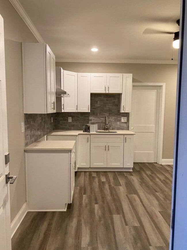 Building Photo - 1240 Biltmore Dr NE