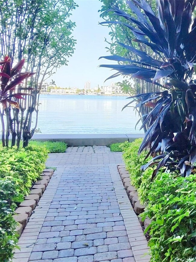 Building Photo - 17100 N Bay Rd