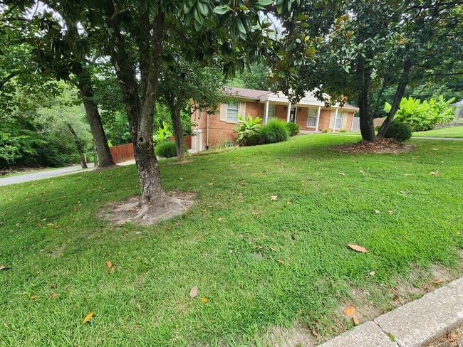 Building Photo - 3 Bedroom, 2 Bathroom Home