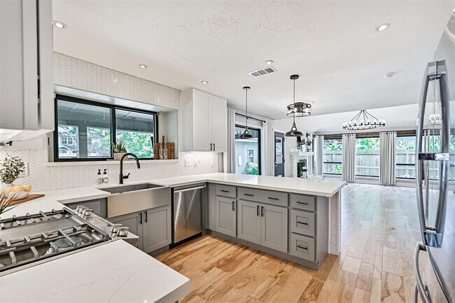 Building Photo - 1801 Vaquero