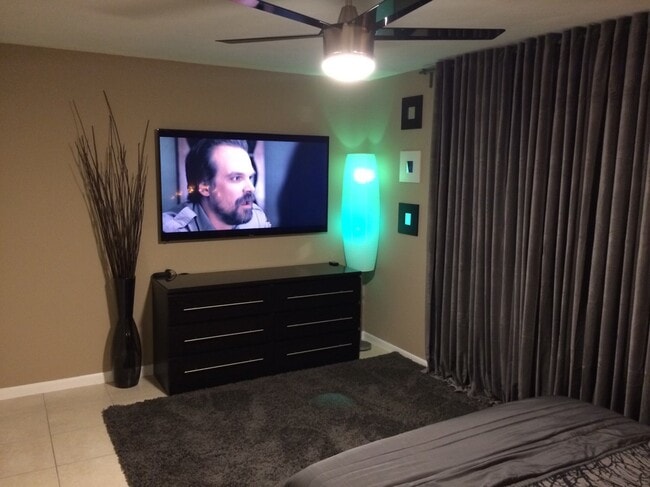 Building Photo - 201 Desoto St