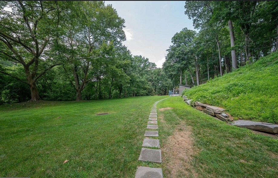Path to the Pool - 19 Rock Hill Rd