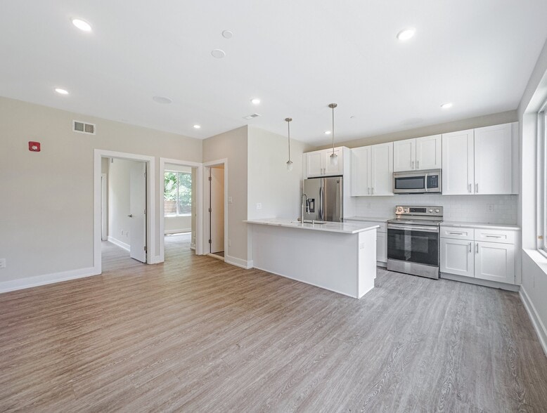 Building Photo - 2155 N Darien St