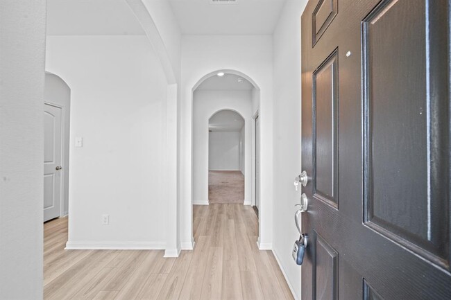 Building Photo - 569 Amberwood Pk Dr