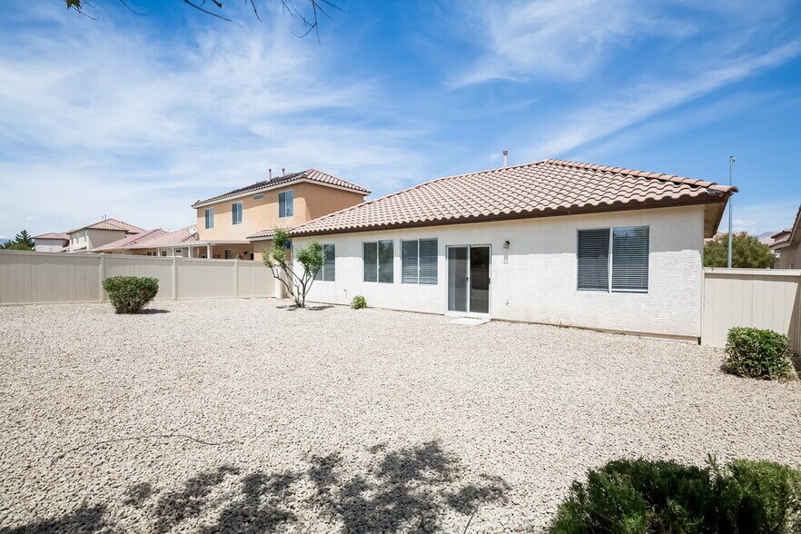 Building Photo - 1015 Cove Palisades Dr