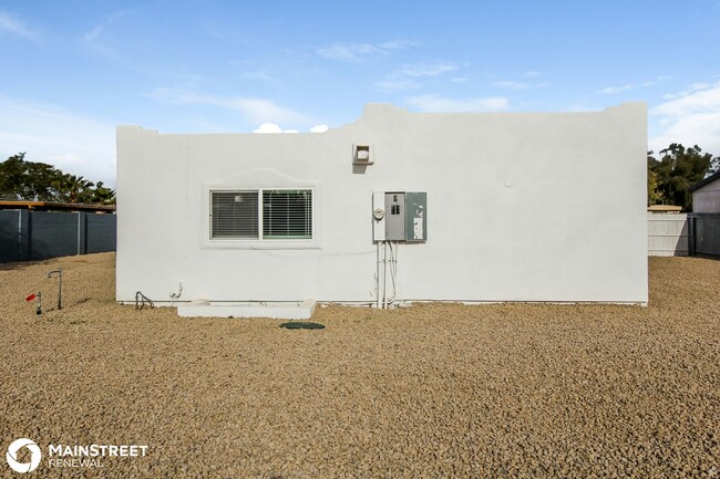 Building Photo - 3713 W Lone Cactus Dr