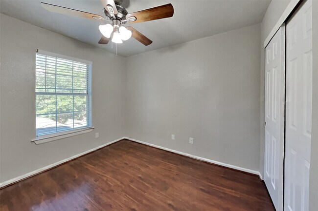 Building Photo - 7619 Almond Springs Dr