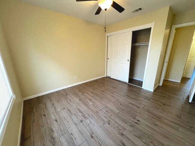 Building Photo - SPACIOUS 2bed/2bath CONDO ON FIRST FLOOR