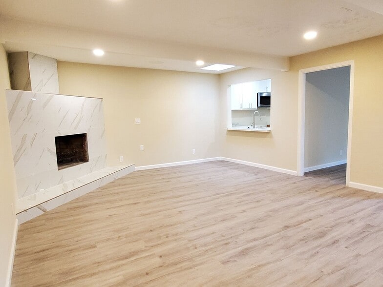 Building Photo - 156 Lonetree Ct