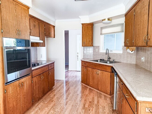 Building Photo - Adorable West Morgan Hill Family Home!