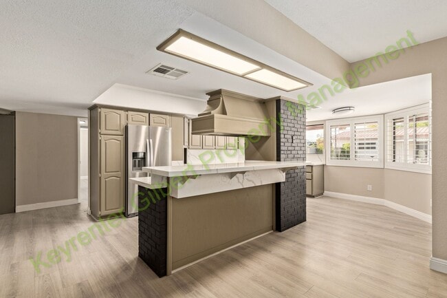 Building Photo - Beautiful Gilbert Home with Pool — Convenient Location & Modern Upgrades!