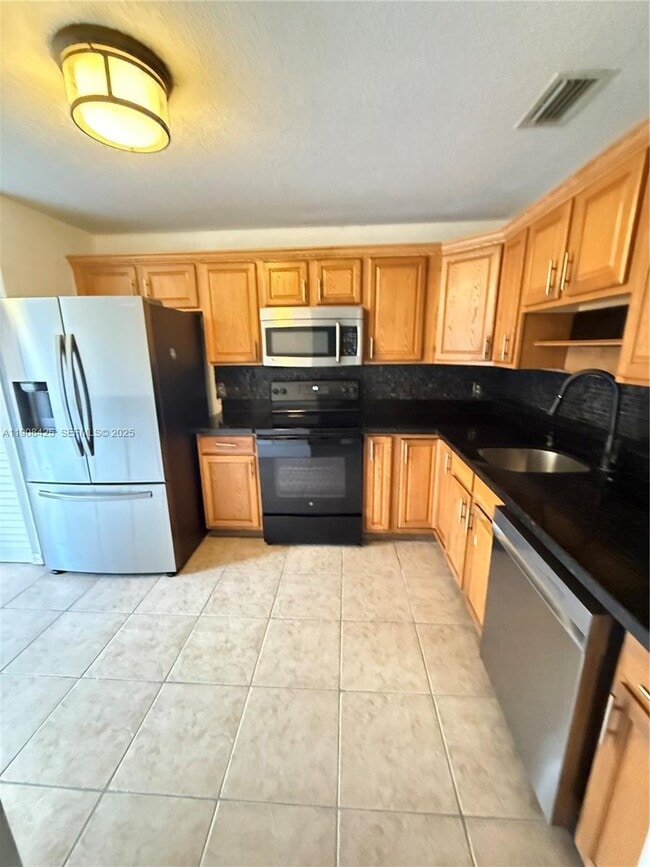 Building Photo - 9986 Royal Palm Blvd