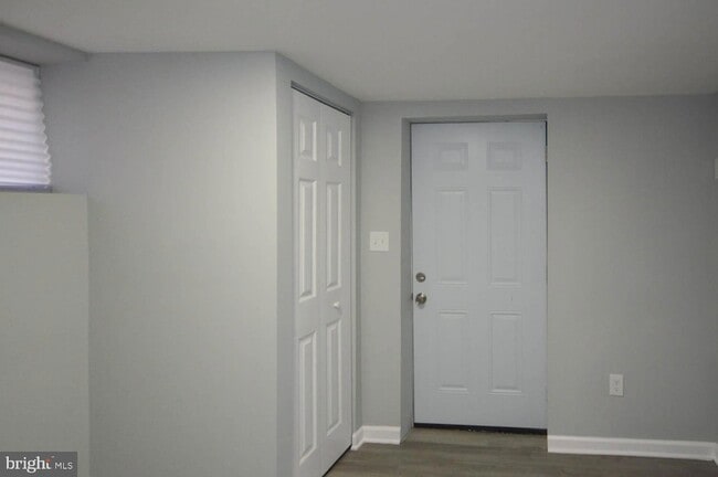Building Photo - 46670 Midway Dr