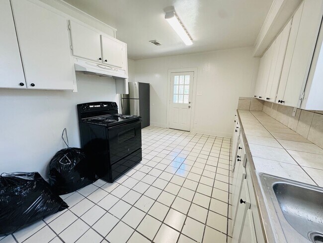 Building Photo - 2127 71st Ave