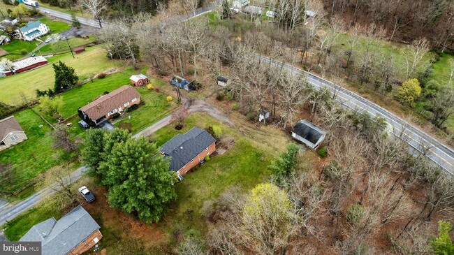 Building Photo - 260 Hill Crest Dr
