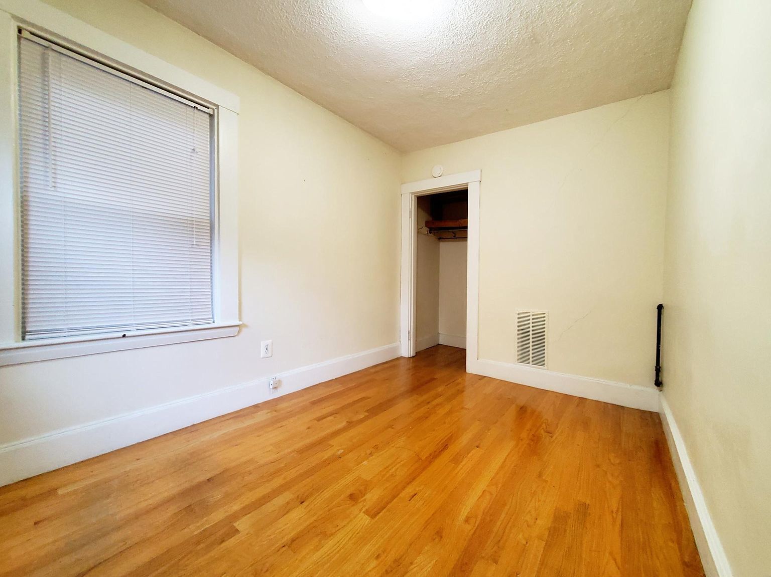 Building Photo - 17 Bay