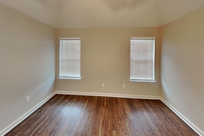 Building Photo - 1071 Red Fern Cir W