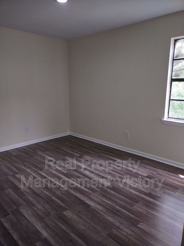 Building Photo - 1758 6th Pl NW