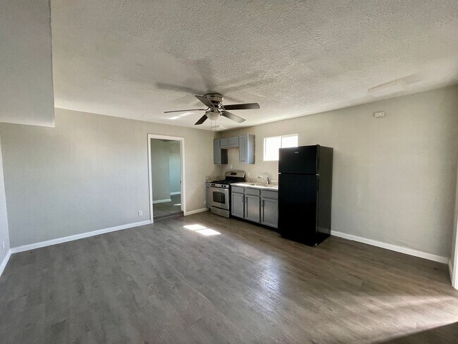 Building Photo - 5593 Hunt Ct