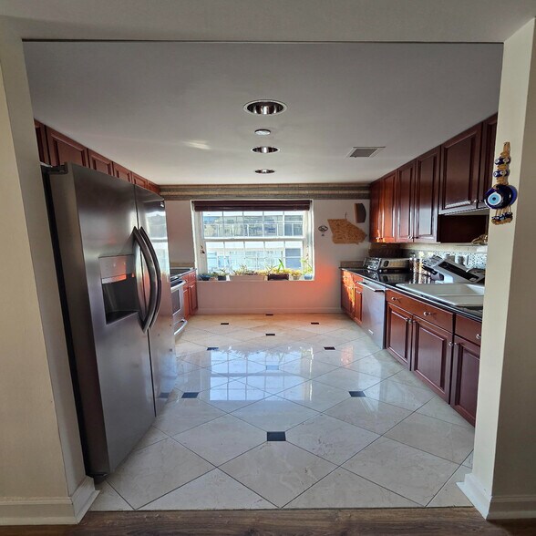 Building Photo - 195 14th St NE