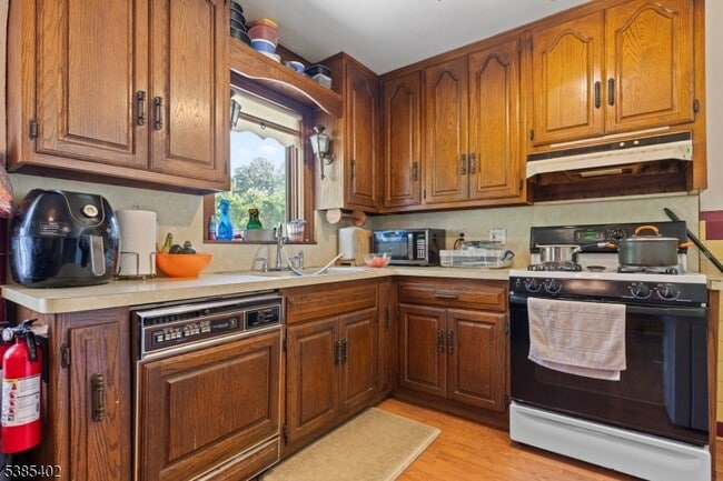 Building Photo - 27 Harrison Ave