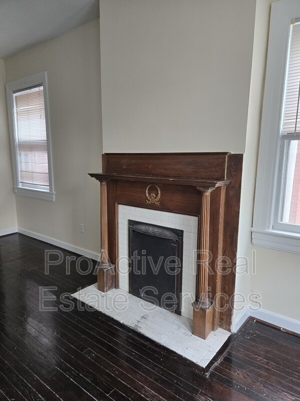 Building Photo - 910 Colonial Ave