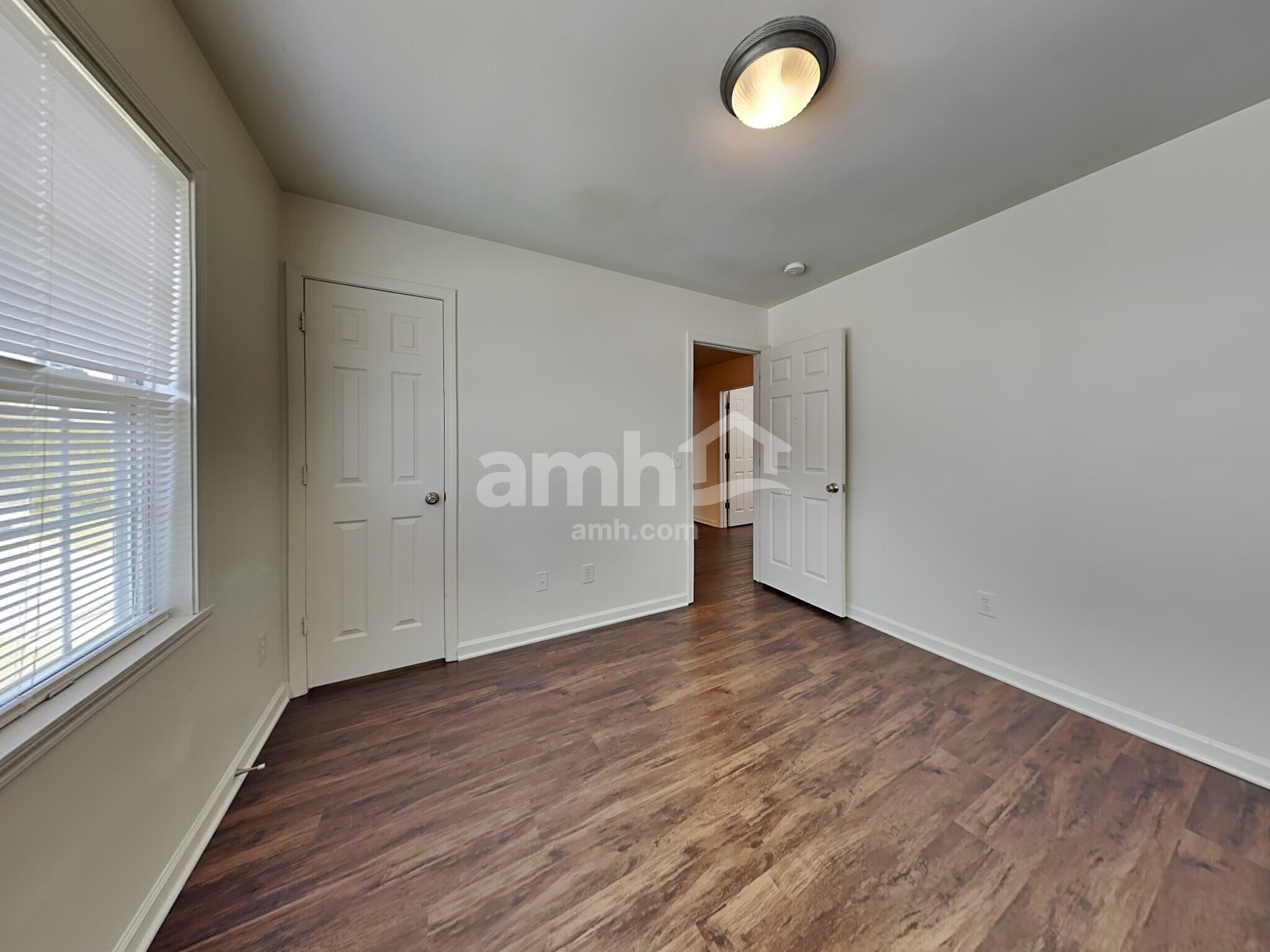 Building Photo - 606 3 Oaks Dr