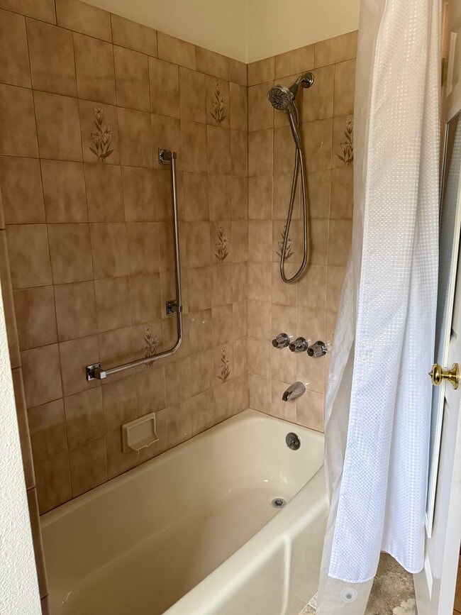 Building Photo - Stunning Bay View Retreat – Fully Furnished 2 Bed / 2 Bath Near Charleston