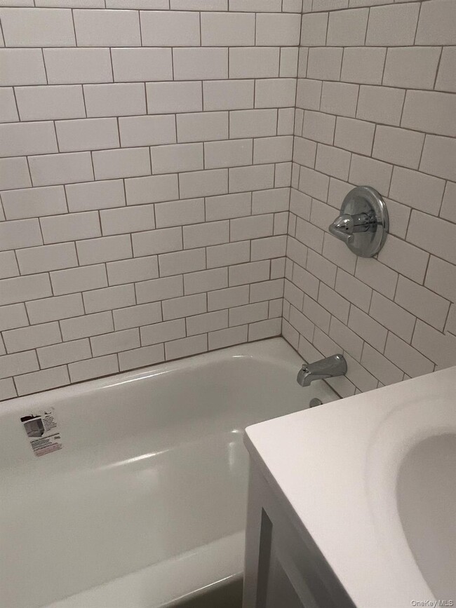 Building Photo - 460 Old Town Rd