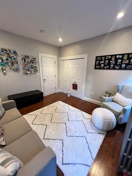 Building Photo - 68 Day St