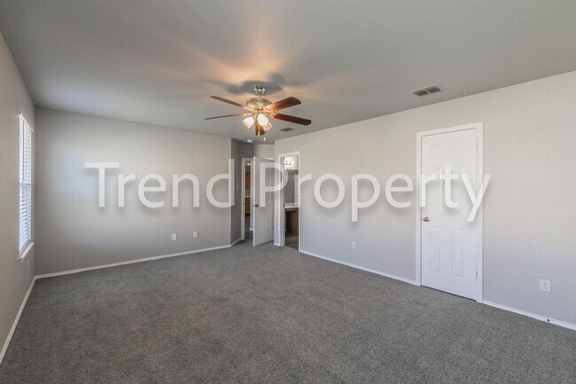Building Photo - Beautiful Single Story 4 bedroom in Burles...