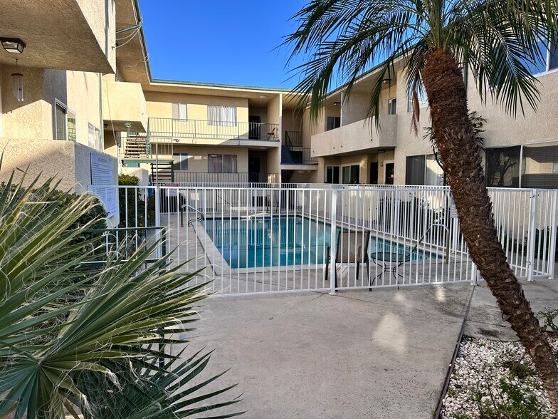 Building Photo - 5328 Newcastle Ave