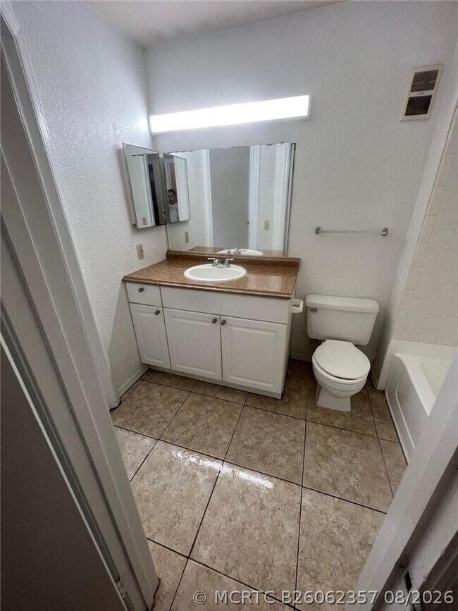 Building Photo - 12730 Vista Isles Dr
