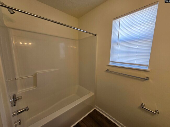 Building Photo - 132 Fox Grove Cir