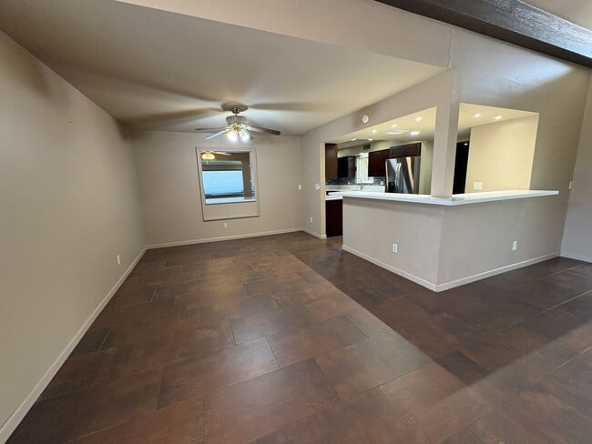Building Photo - Highly sought community of Colonia Verde