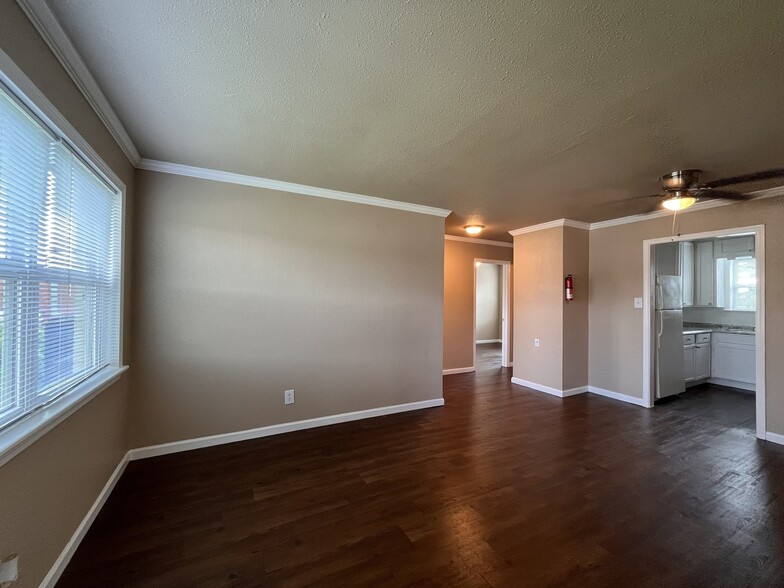 Building Photo - 7623 Pecan Villas Dr