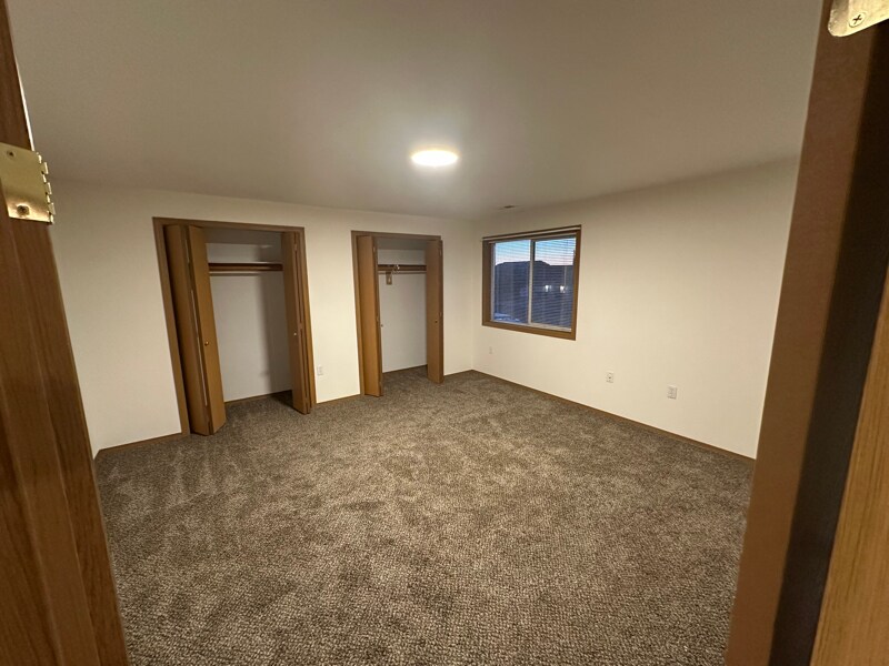 Building Photo - 1021 W Windrose Dr