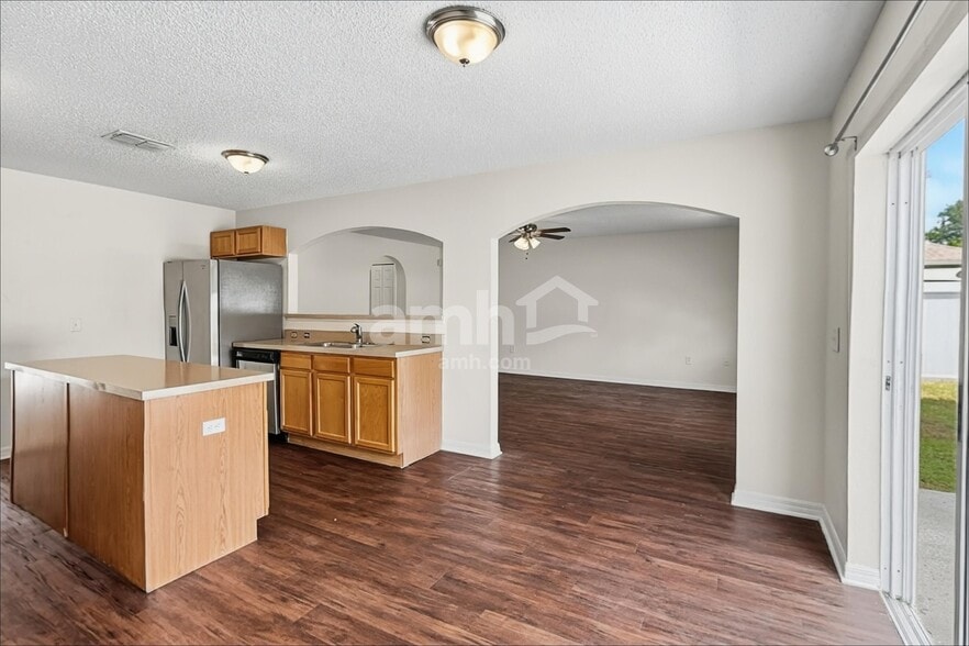 Building Photo - 10421 Opus Dr
