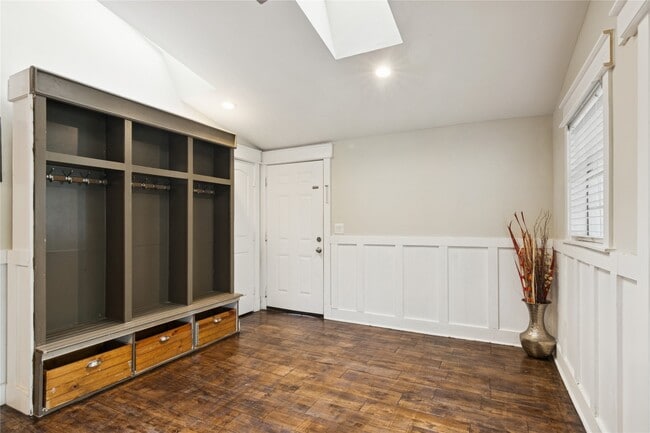 Building Photo - 1910 East Ave