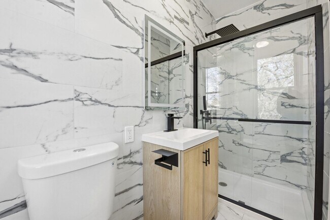 Building Photo - 139 W 51st St