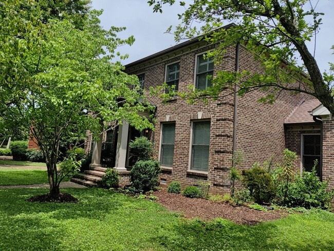 Building Photo - 4 BR 2/2 BA Large Fenced in Back Yard! Chef's Kitchen! Upstairs Bonus Room! 2 Car Garage