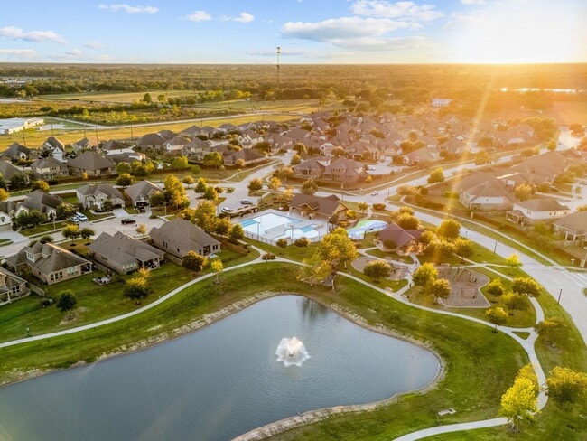 Building Photo - 9415 Summer River Dr