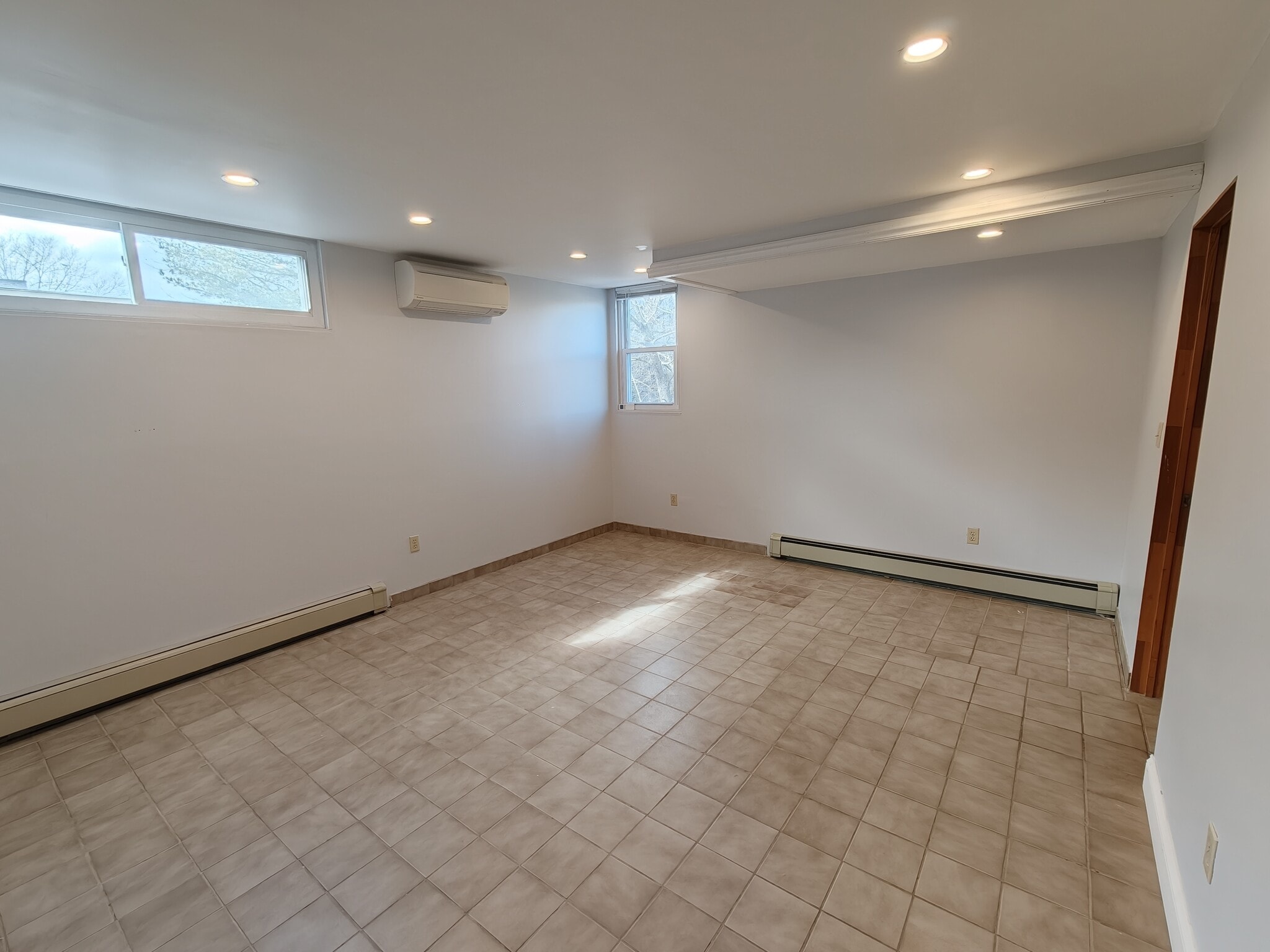 Main Bedroom - 39 Robertson Ave