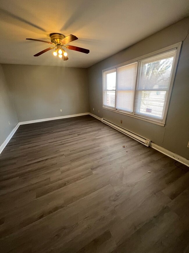 Building Photo - 327 Cornelius Ave