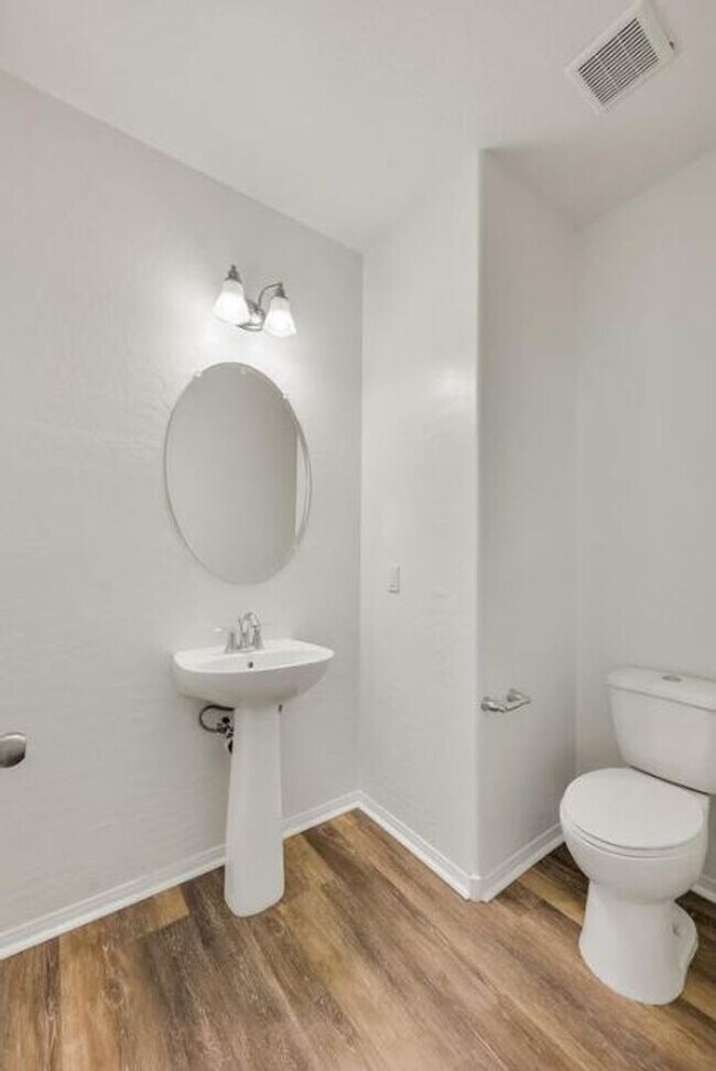 Building Photo - 614 Taliput Palm Pl