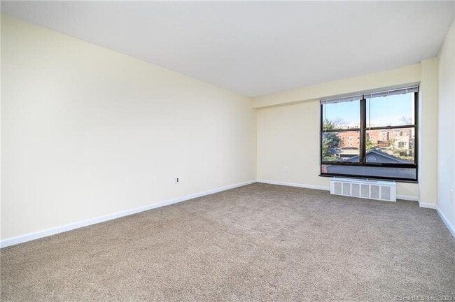 Building Photo - 44 Strawberry Hill Ave