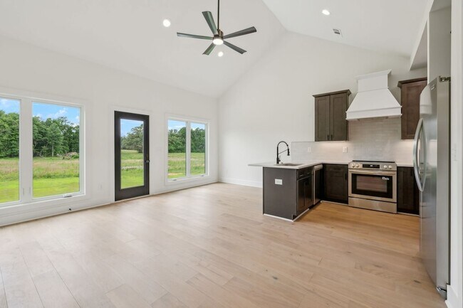 Building Photo - 815 Oconnor St