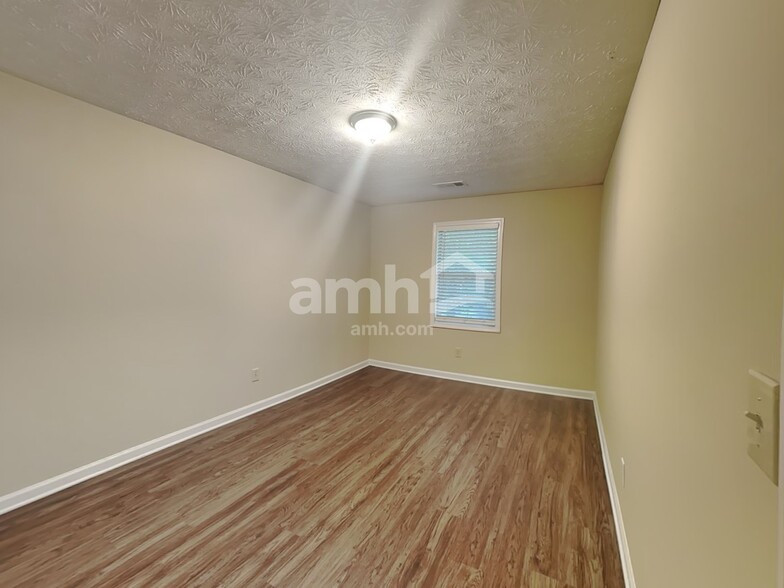 Building Photo - 1613 Cumberland Club Rd SW