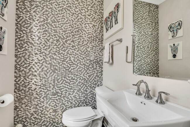 Building Photo - 3227 N Heritage Ln