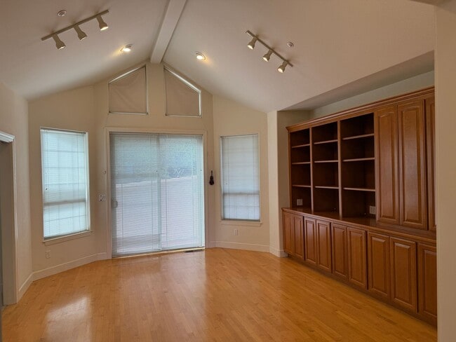 Building Photo - Morgan Hill Foothills Home